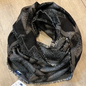 NWT Apt. 9 Black and Taupe with Shimmering Metallic Infinity Scarf
